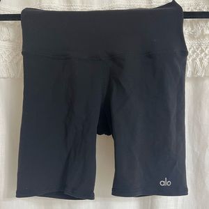 Alo 6 inch inseam bike short